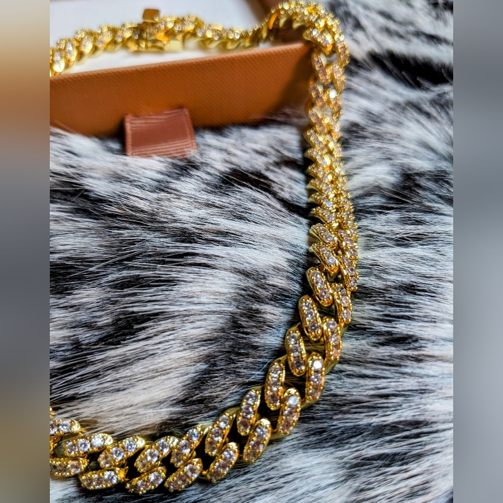 ❄️ Icy Cuban Link 18k Gold Plated Chain - Picture 8 of 8